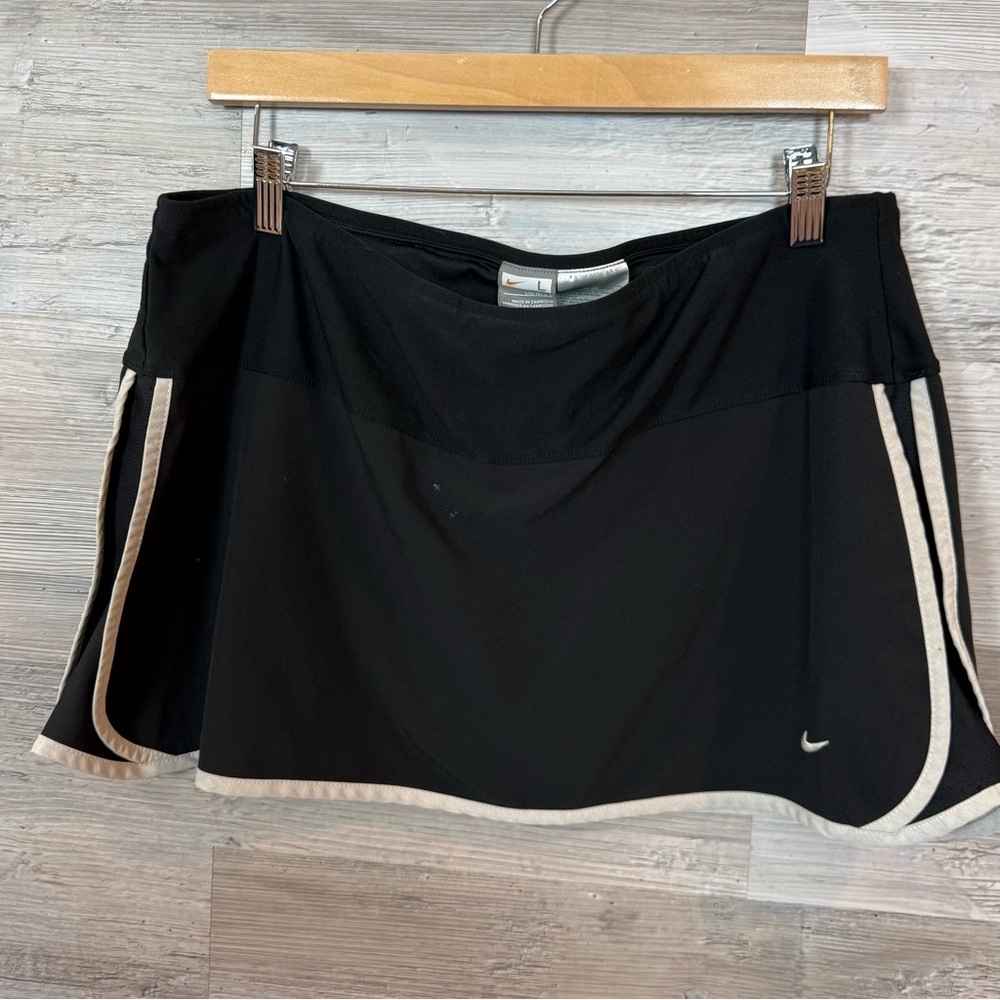 Nike Fit Dry Black Athletic Skort with White Trim - Size L